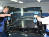 Как заменить лобовое стекло в автомобиле?