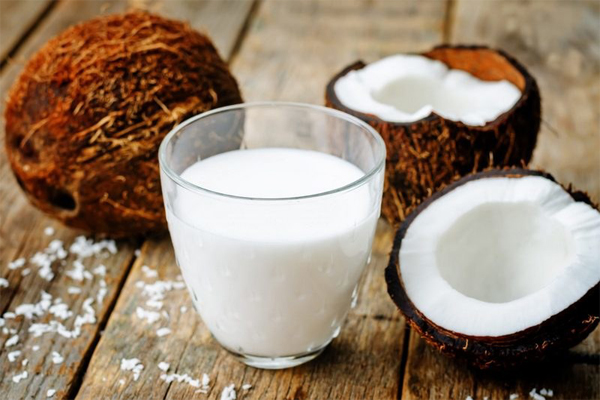 Кокосовое молоко — свойства, противопоказания, применение